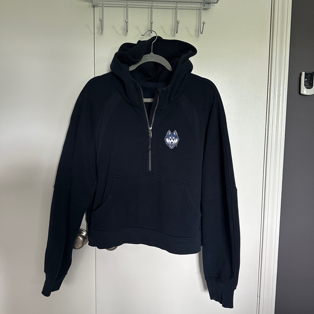 UConn huskies scuba oversized half zip barely worn